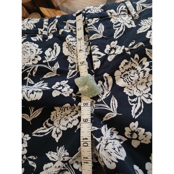 GAP Signature Skinny Ankle Khaki Black White All Over Floral Pants Size 8 - Picture 6 of 11